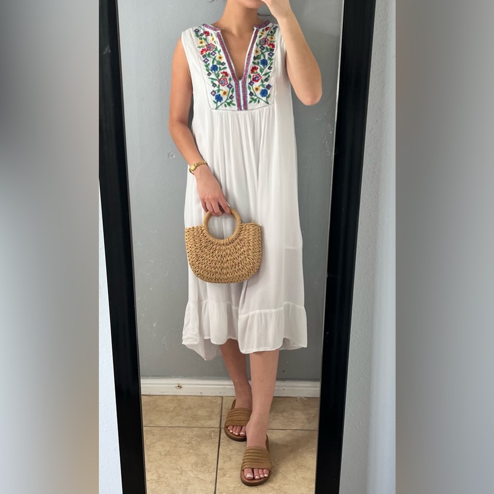 White flowy embroidered maxi dress M | boho festival resortwear coastal grandma